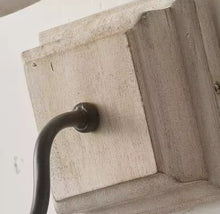 Cargar imagen en el visor de la galería, Farmhouse Vintage Sconce
