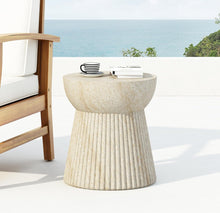 Cargar imagen en el visor de la galería, Concerete Side Table

