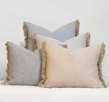 Cargar imagen en el visor de la galería, Linen Tassel Throw Pillows
