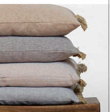 Cargar imagen en el visor de la galería, Linen Tassel Throw Pillows
